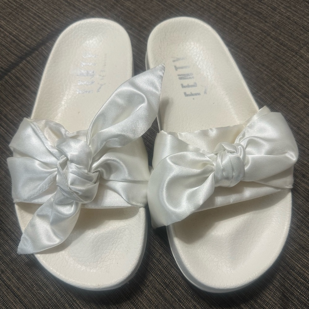 Women’s fenty puma slides by Rihanna